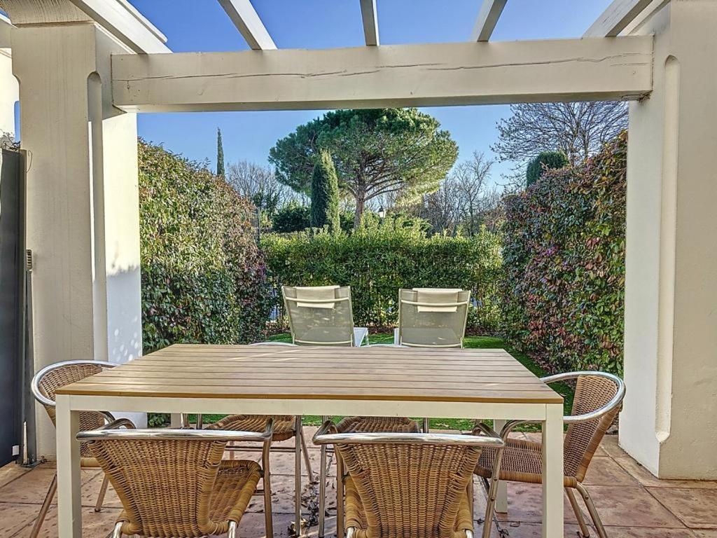 Le Clos De Saint Aygulf Εξωτερικό φωτογραφία